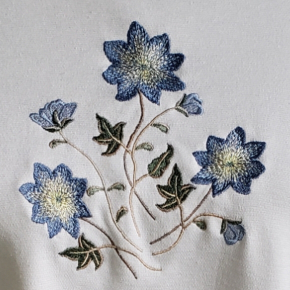 Bonworth Size S White With Blue Flower Embroidered Top - Picture 5 of 8